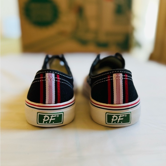 PF Flyer classic center lo new in box - Picture 5 of 6